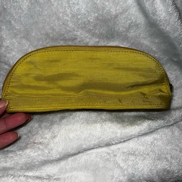 Baggallini cosmetics case in mustard yellow - Picture 4 of 8